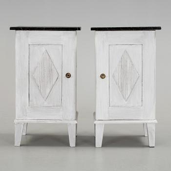 SÄNGBORD, gustaviansk stil, 1900-talets första hälft.
