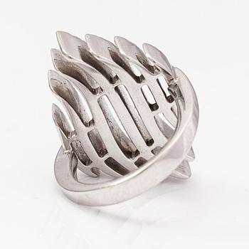 Ring, 18K vitguld, diamanter ca 0.60 ct tot. Italien.