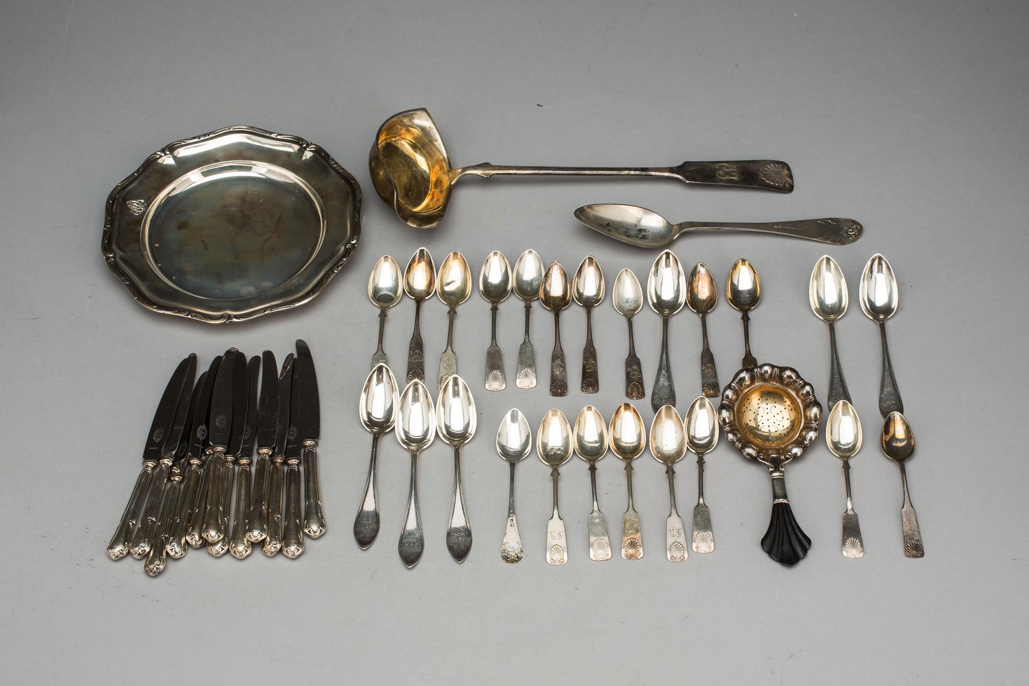KAFFESKEDAR, SMÖRGÅSKNIVAR M.M., silver, 1800/1900-tal. Total vikt inkl stålblad och såsslev ca 1100 g.