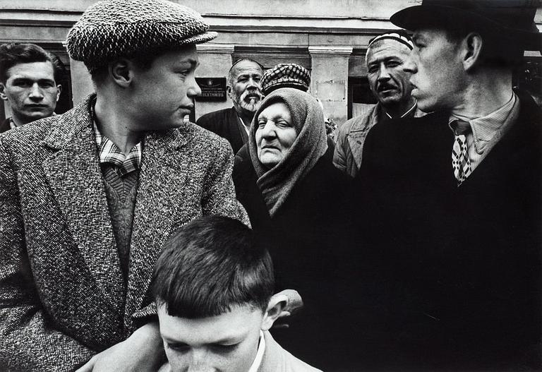 William Klein, "May day, Parade, Gorki Street, Moscow 1961".