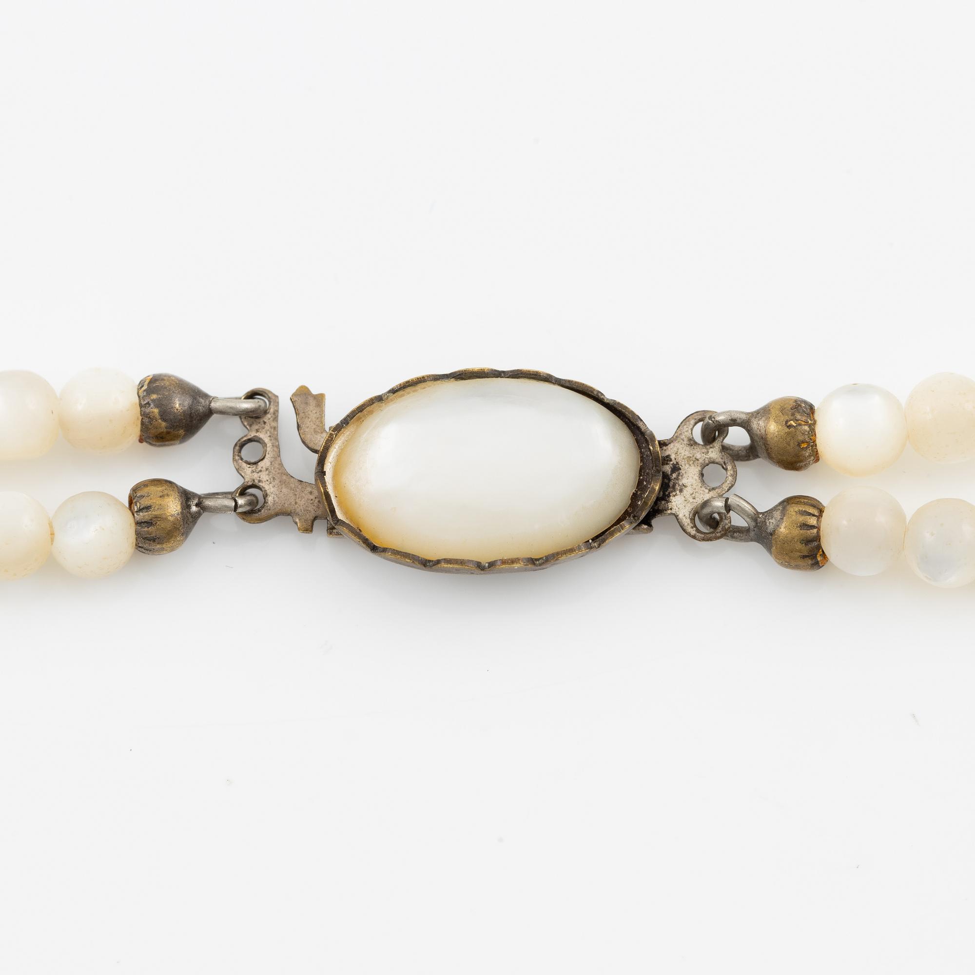 Collier tvåradigt med kalcedon.