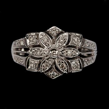 RING, vitguld 14K med briljantslipade diamanter tot. 0,21 ct. H/SI. Vikt 4,1 g.