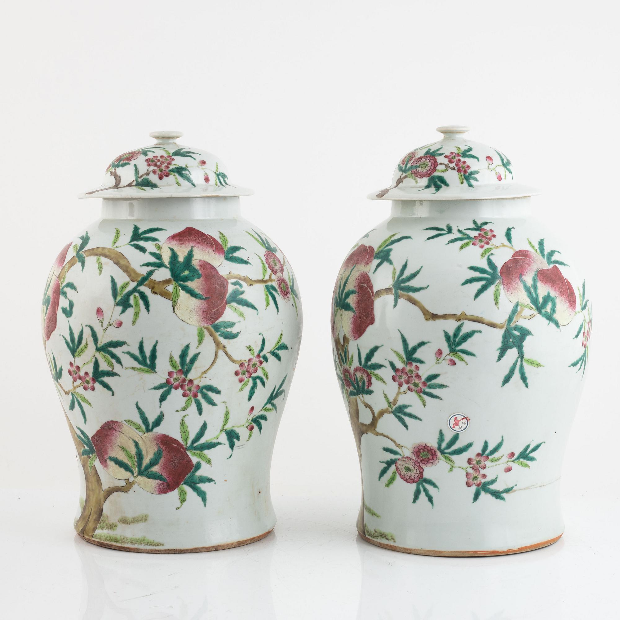 A pair of Chinese famille rose peach vases with covers, late Qing dynasty/circa 1900.