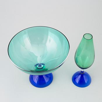 VICKE LINDSTRAND, a glass bowl and av vase, Kosta.