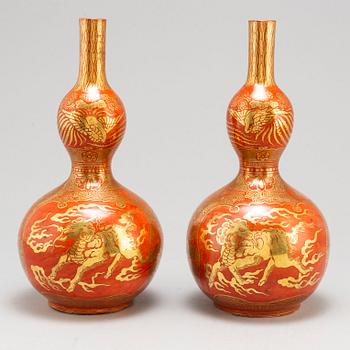 A pair of Japanese vases, early 20th Century.