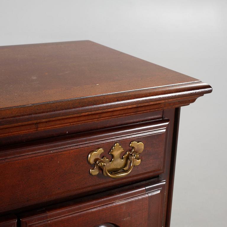 A pair of cabinet from American Drew Inc, from the latter half of the 20th century.