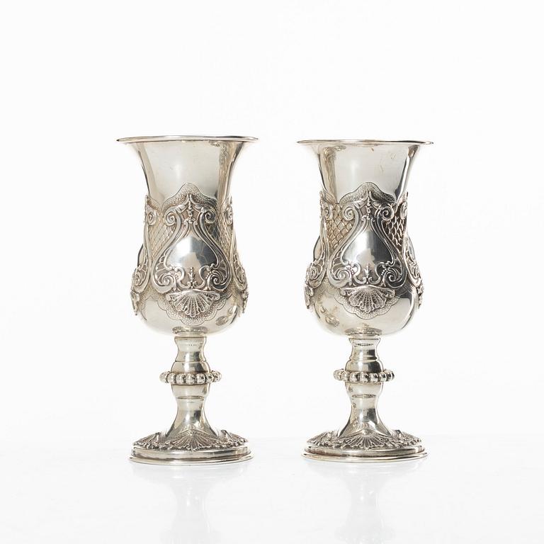 Champagnekalkar, ett par, sterlingsilver, rokokostil, 1900-tal.