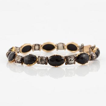 A necklace/bracelet combination 18K gold and silver set with onyx and rose-cut diamonds, 19th century.