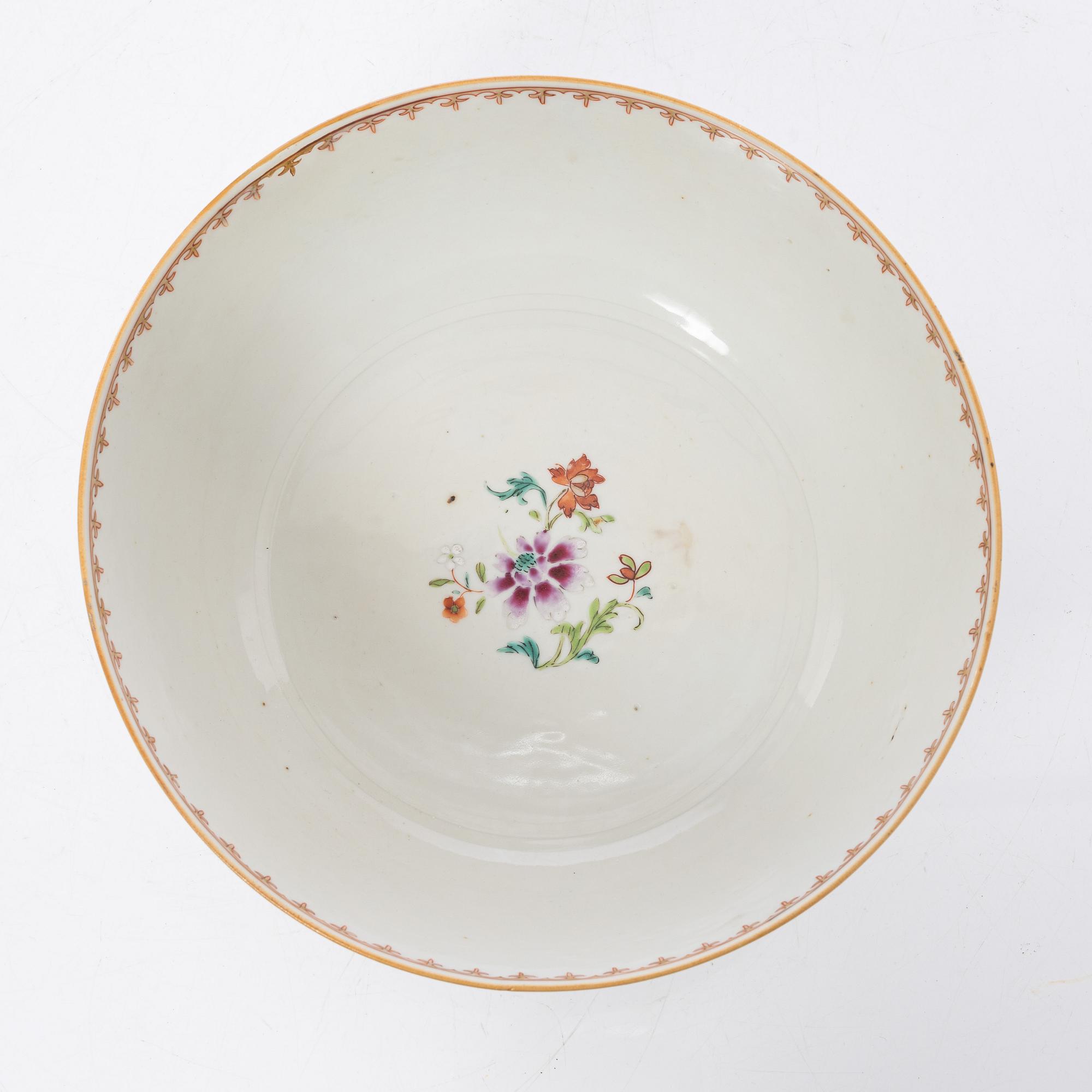 Bålskål, porslin. Qingdynastin, Qianlong (1736-95).