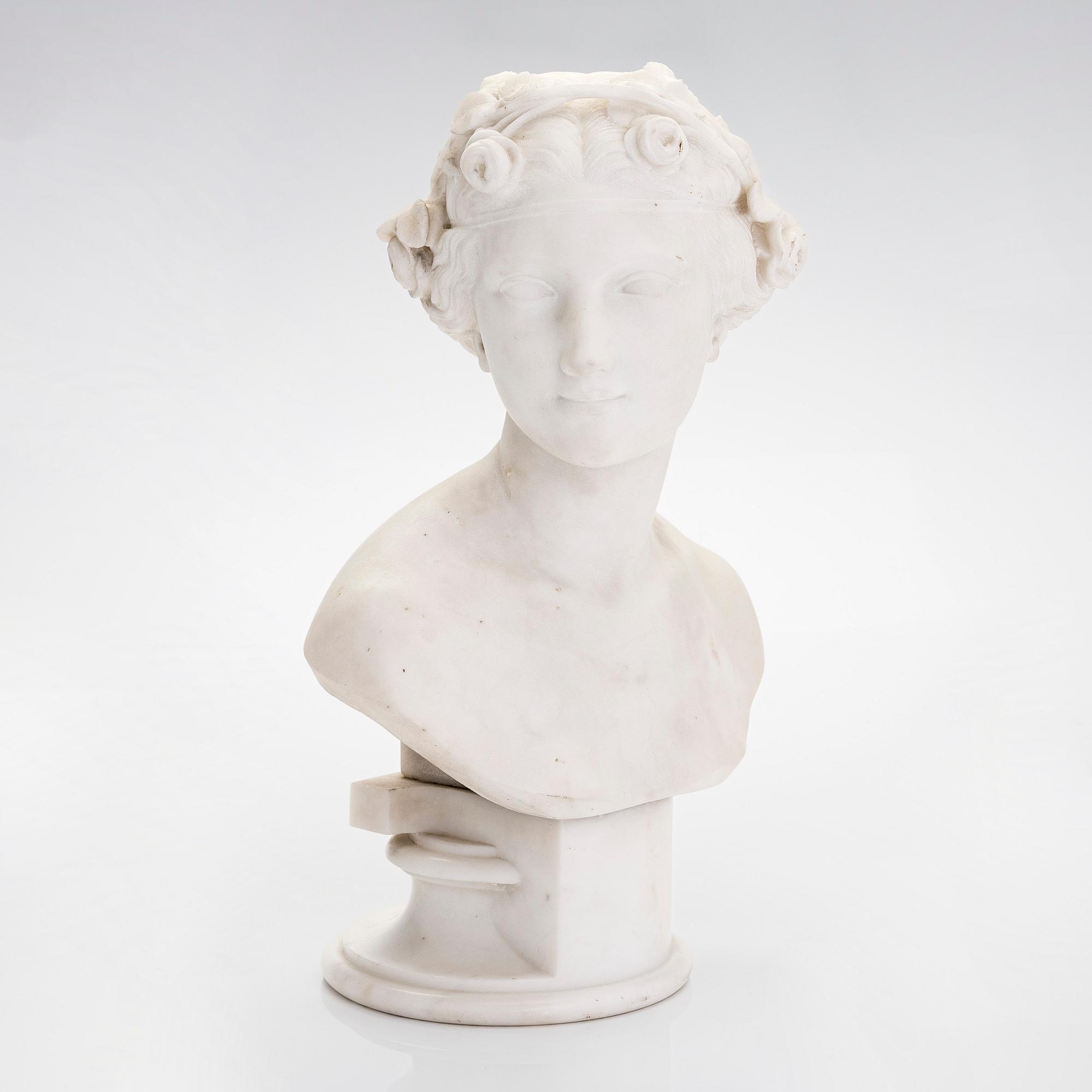 Kvinnobyst, alabaster, 1900-talets senare hälft.