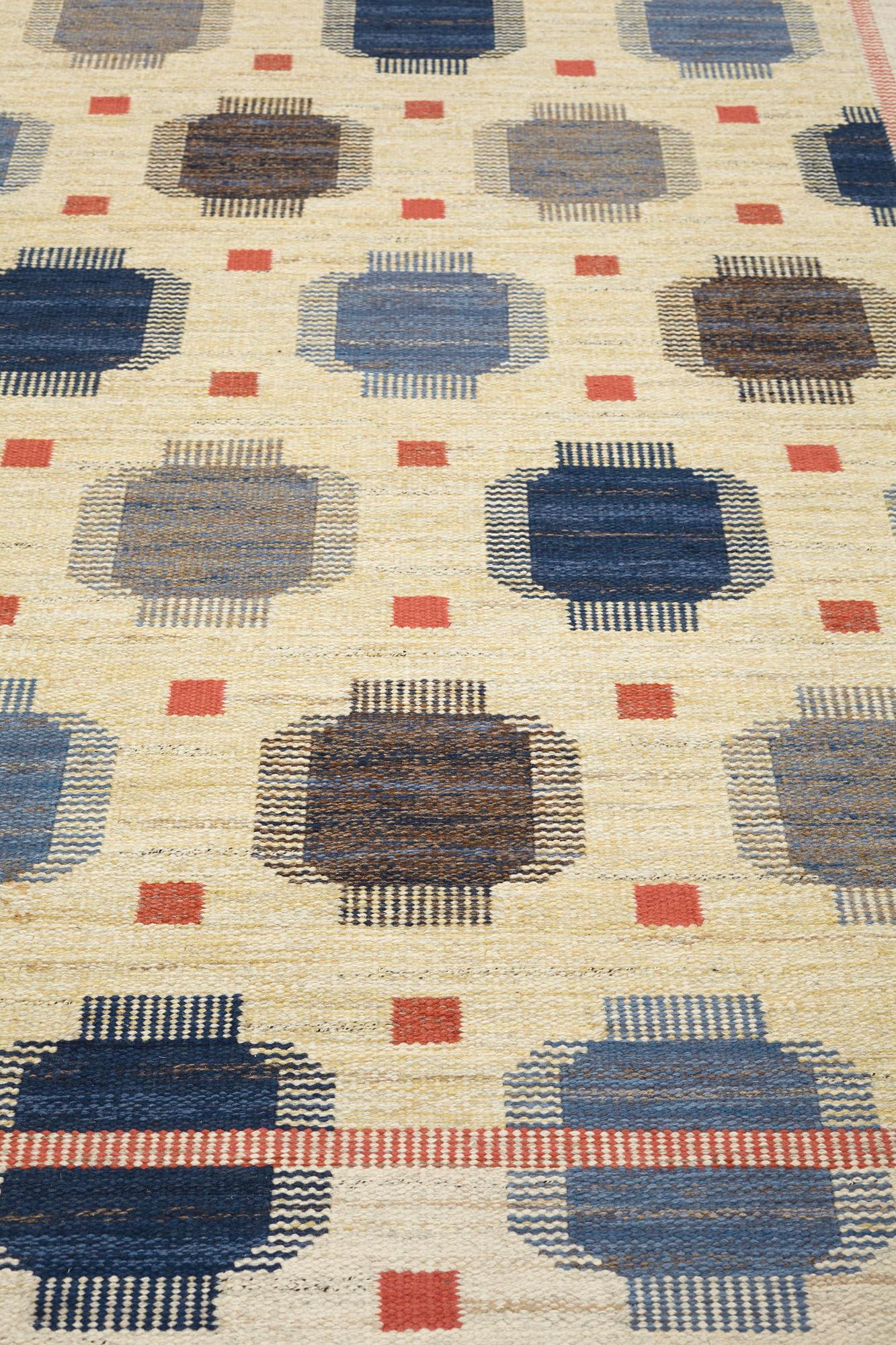 Märta Måås-Fjetterström, a carpet, "Blåplump", flat weave, ca 263-265 x 181,5-182,5 cm, signed AB MMF.