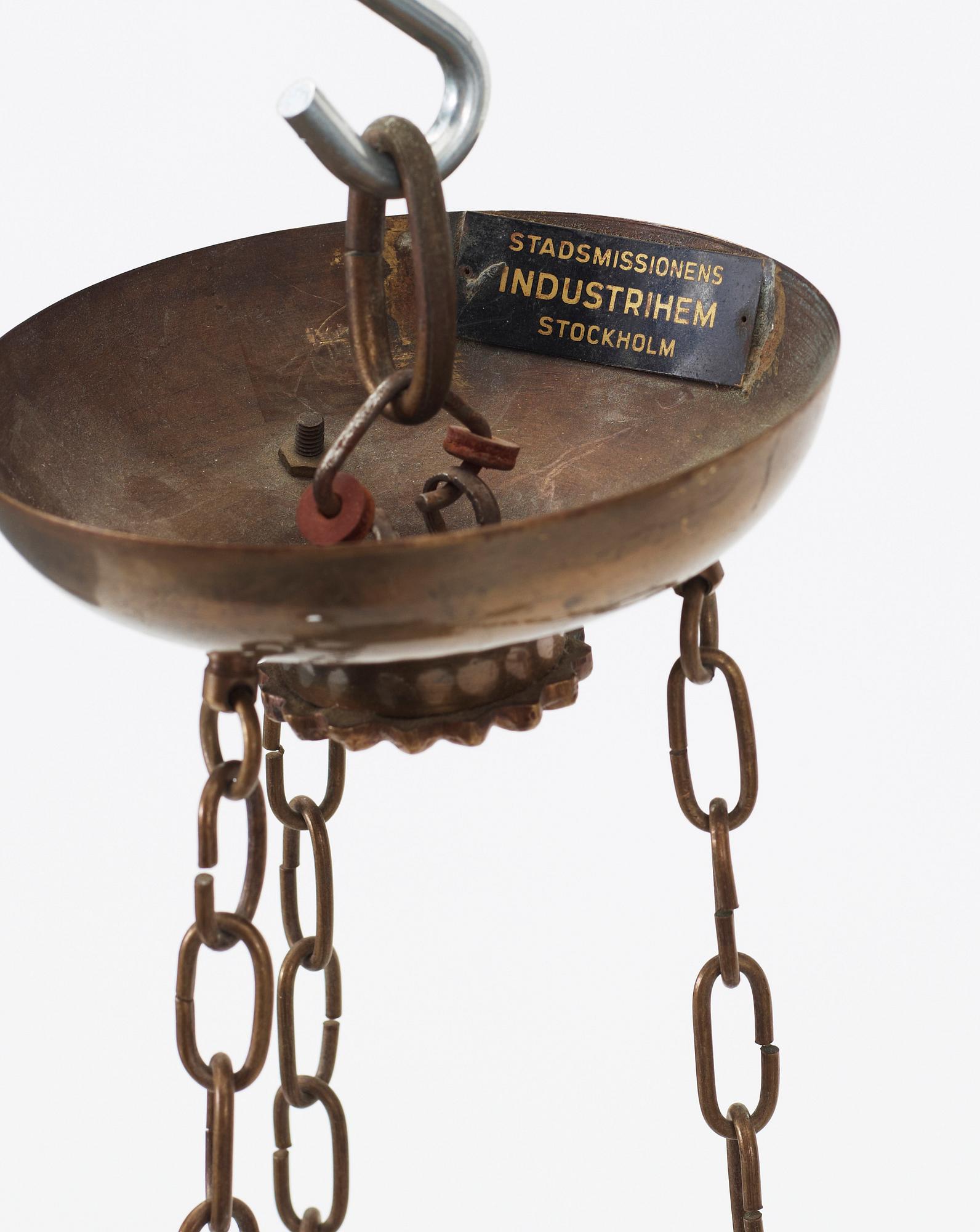 AMPLAR, ett par, empirestil, 1900-talets första hälft. Stämplade Stadsmissionens Industrihem, Stockholm. H 58.