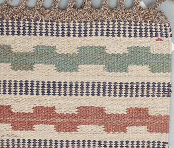 CARPET. "Vita Rutmattan". Rölakan (flat weave). 258 x 131,5 cm.  Signed AB MMF (AB Märta Måås-Fjetterström).