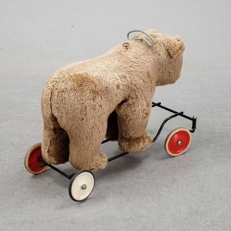 A toy bear from Steiff, first half of the 20th century.