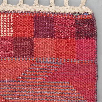 Barbro Nilsson, Matto, "Rödarp", flat weave, ca 298-299 x 185-188 cm, signed AB MMF BN.