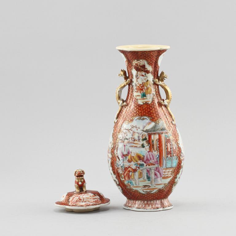 VAS, porslin, Kina, 1800-tal.