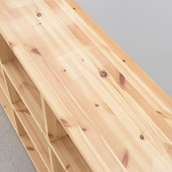 Yuchen Wu, bokhylla, "Fyr", Normann Copenhagen, samtida.