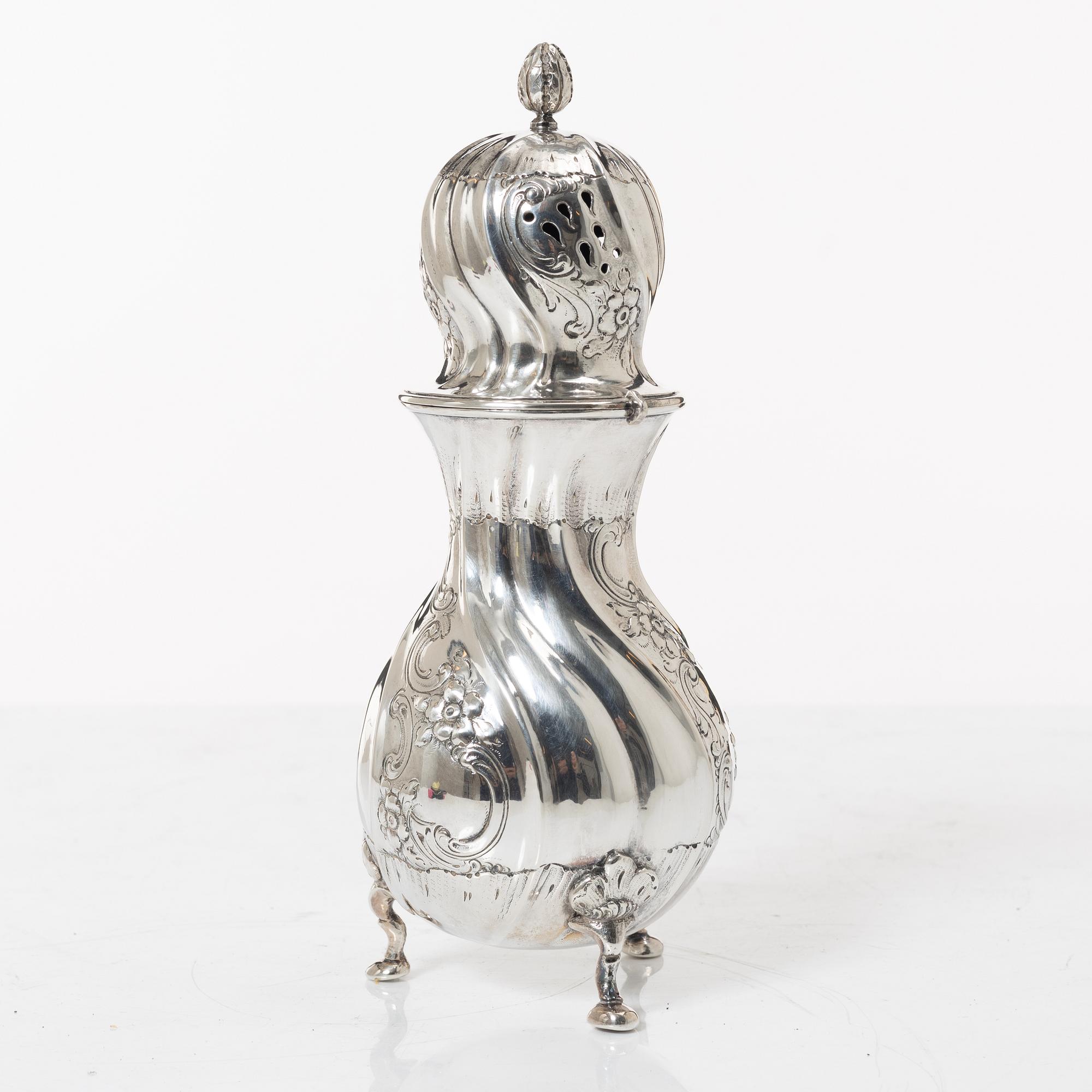 Sockerruska, silver, rokokostil, Danmark omkring år 1900.