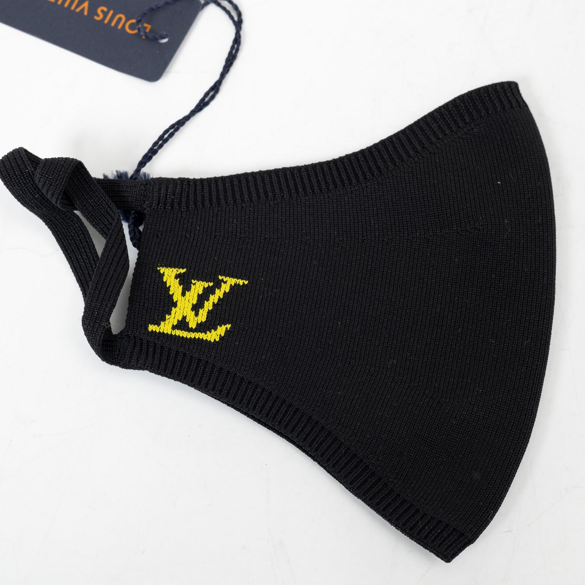 Louis Vuitton, face masks 3 pcs, with accessories and scarf.