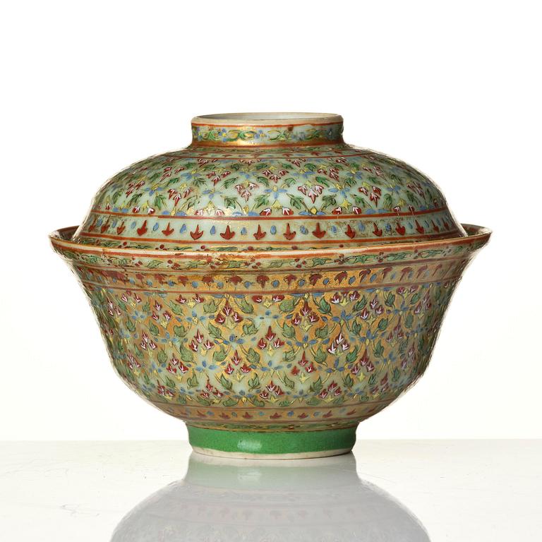 A Benjarong bowl with cover, Qing dynasty, with a Jiajing mark and of the period (1522-66).