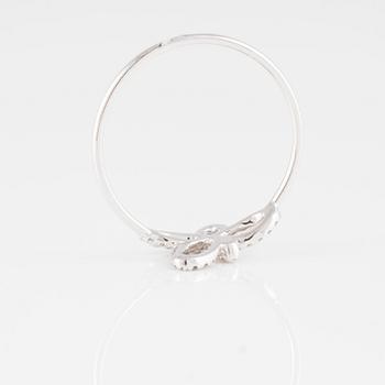 RING, 18K vit guld med briljantslipade diamanter ca 0.15 ct. Vikt 1,3 gram.