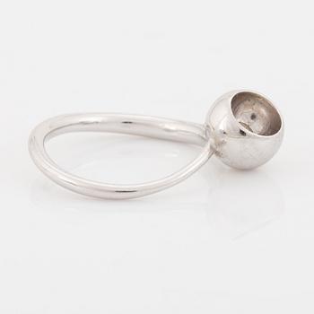 Georg Jensen, 18K white gold and brilliant cut diamond ring.