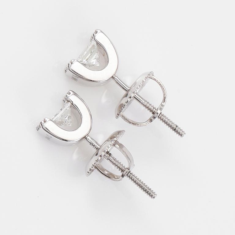ÖRHÄNGEN, 1 par, 14K vitguld och diamanter tot ca 0.30 ct.