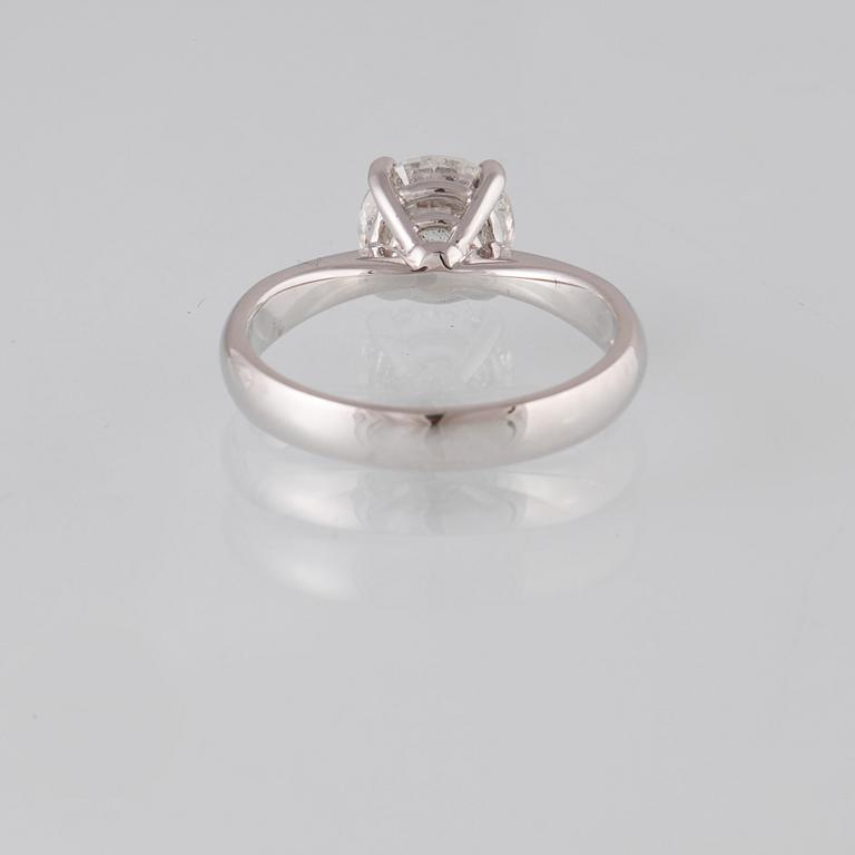RING, 18K vitguld med briljantslipad diamant 2.01 ct Vikt 4,7 gram.