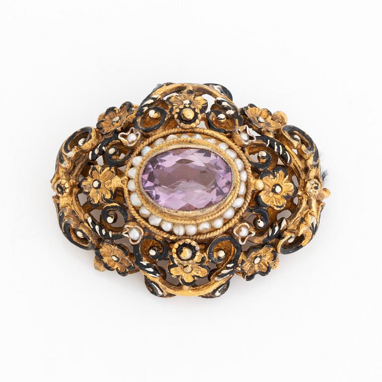 Amethyst and seed pearl brooch.