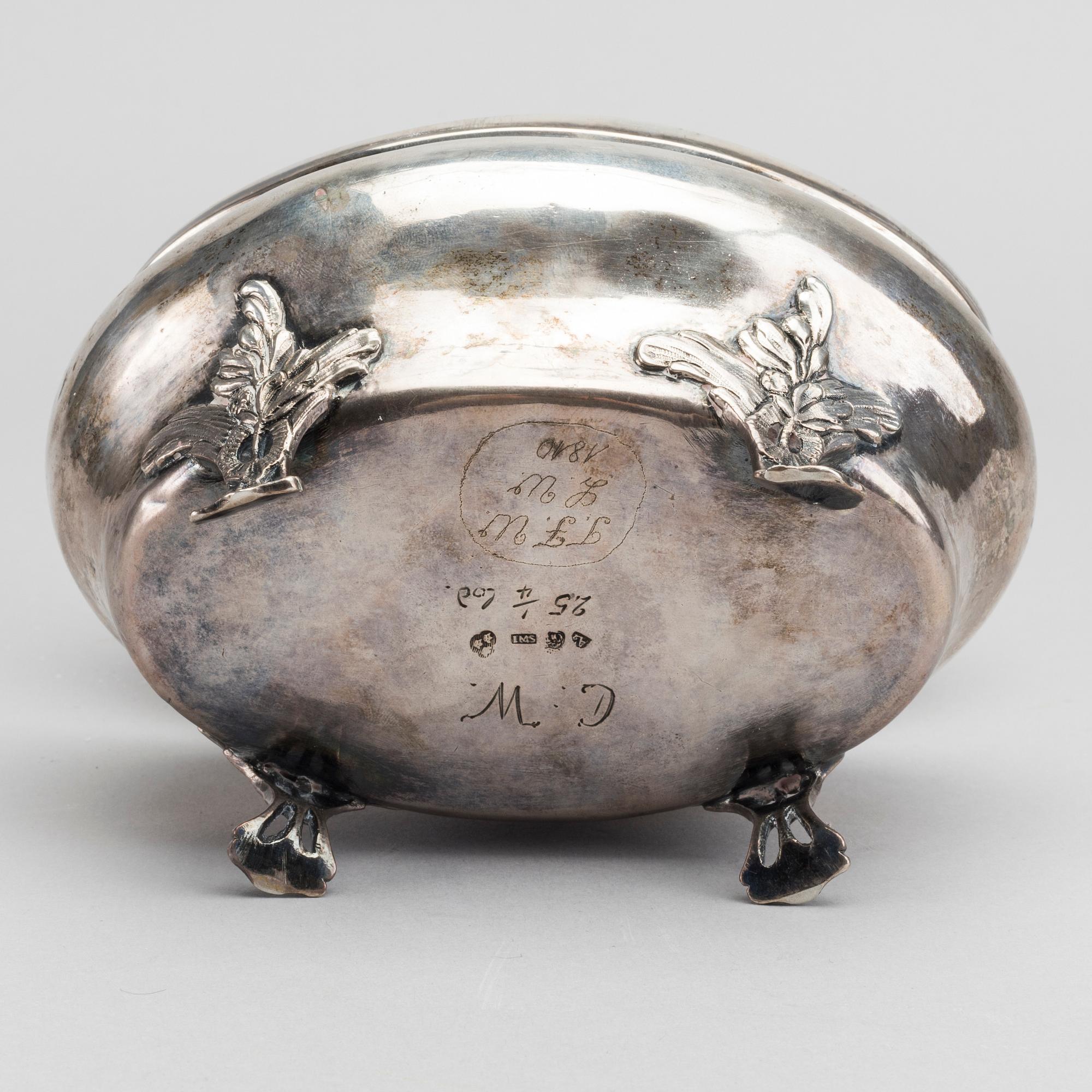 A Swedish silver sugar bowl mark of J Malmstedt Gothenburg 1783, weight ca 331 gr.