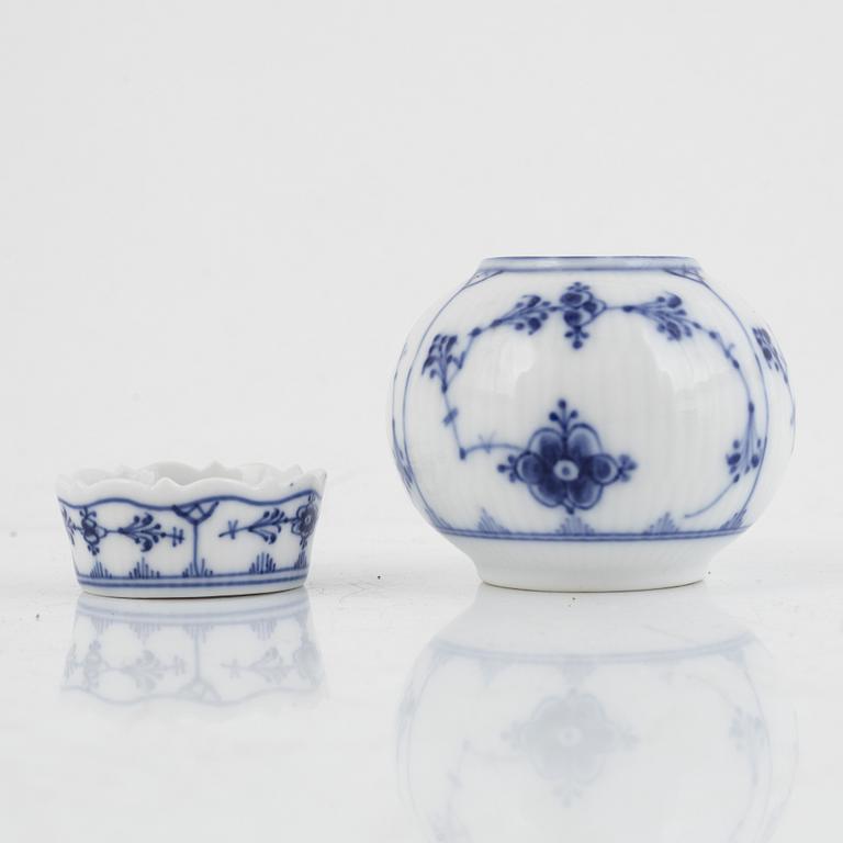 Fifteen 'Musselmalet' porcelain service parts, Royal Copenhagen, Denmark.