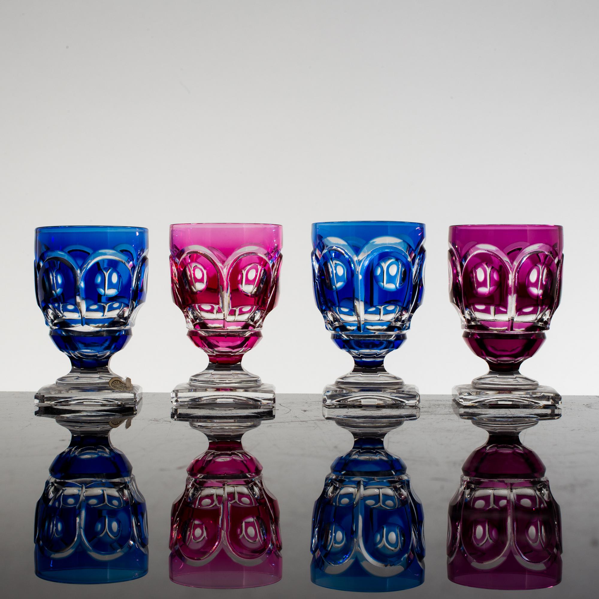 A set of 12, VAL SAINT LAMBERT, glass.