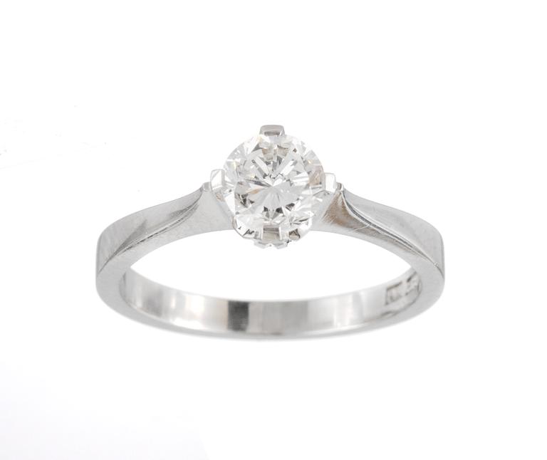 RING, set with brilliant cut diamond, 1.01 cts.
