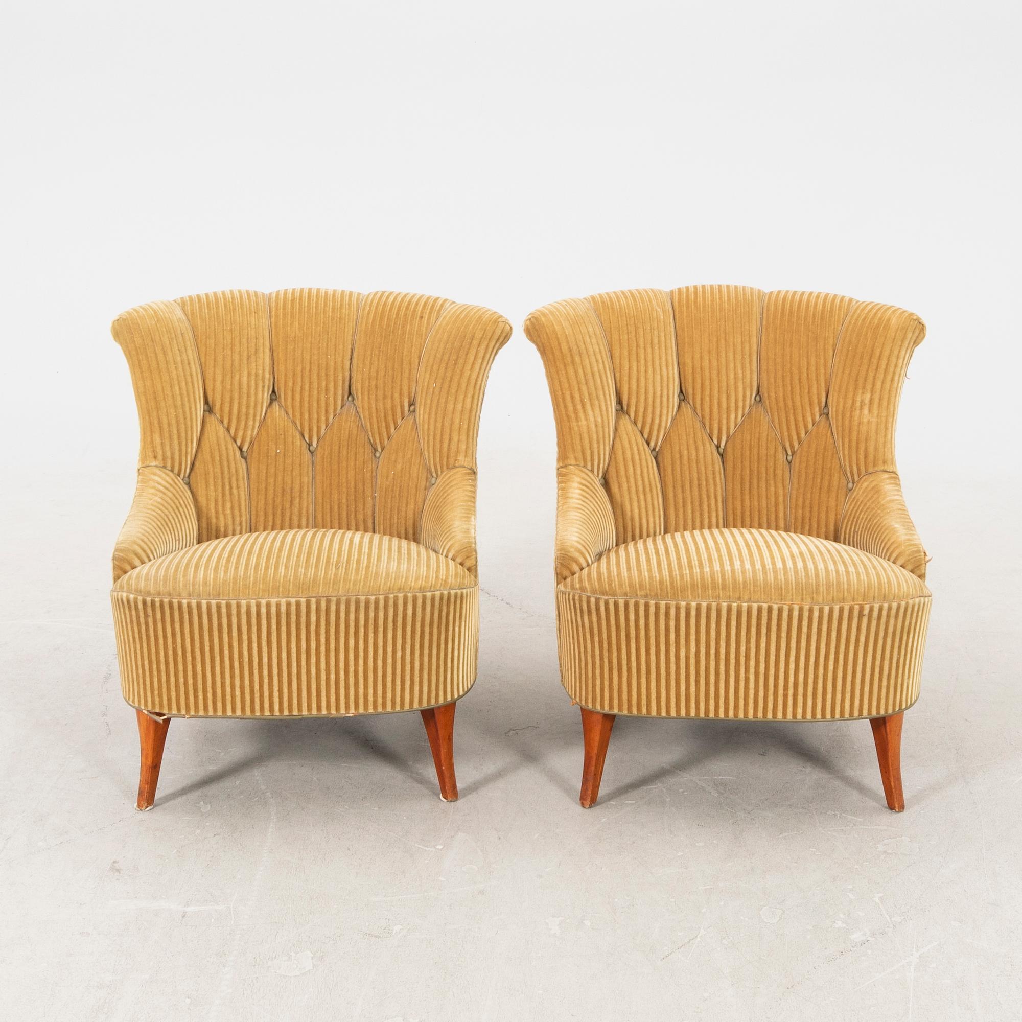 A pair of 1940/50s easy chairs.