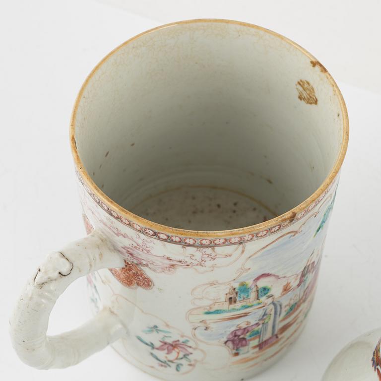 A porcelain mug and four creamers, China, 18th centruy.