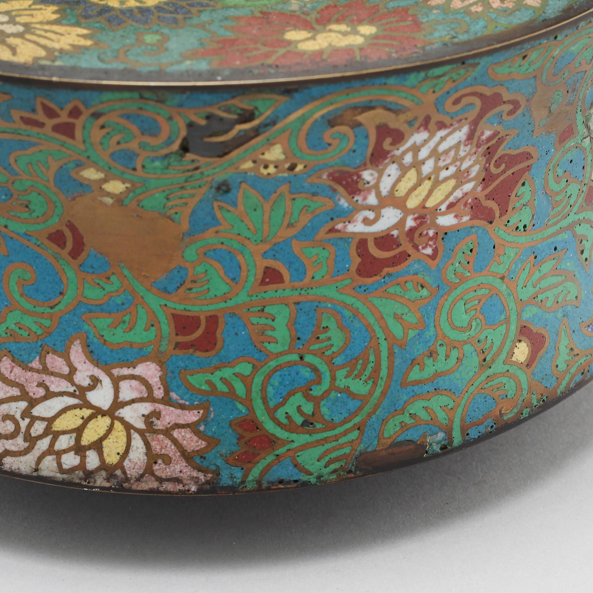 A Japanese cloisonné pot, circa 1900.