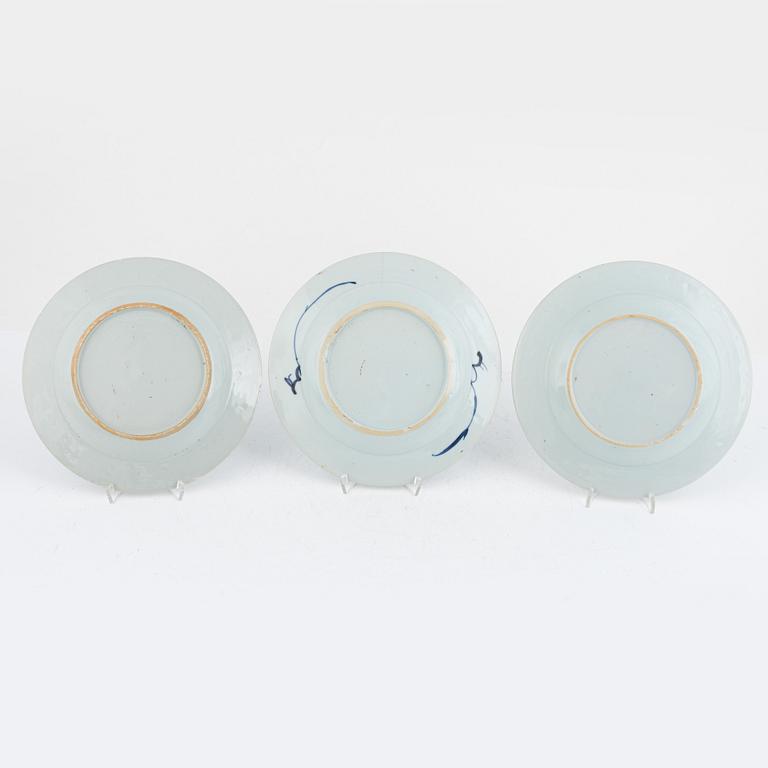 A set of seven Chinese export porcelain plates, Qing dynasty, Qianlong (1736-95).