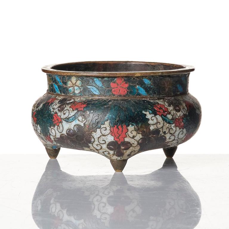Rökelsekar, cloisonné. Mingdynastin (1368-1644).