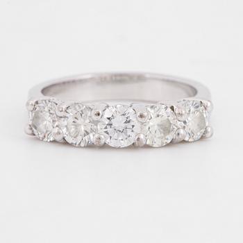 Brilliant-cut diamond white gold ring.