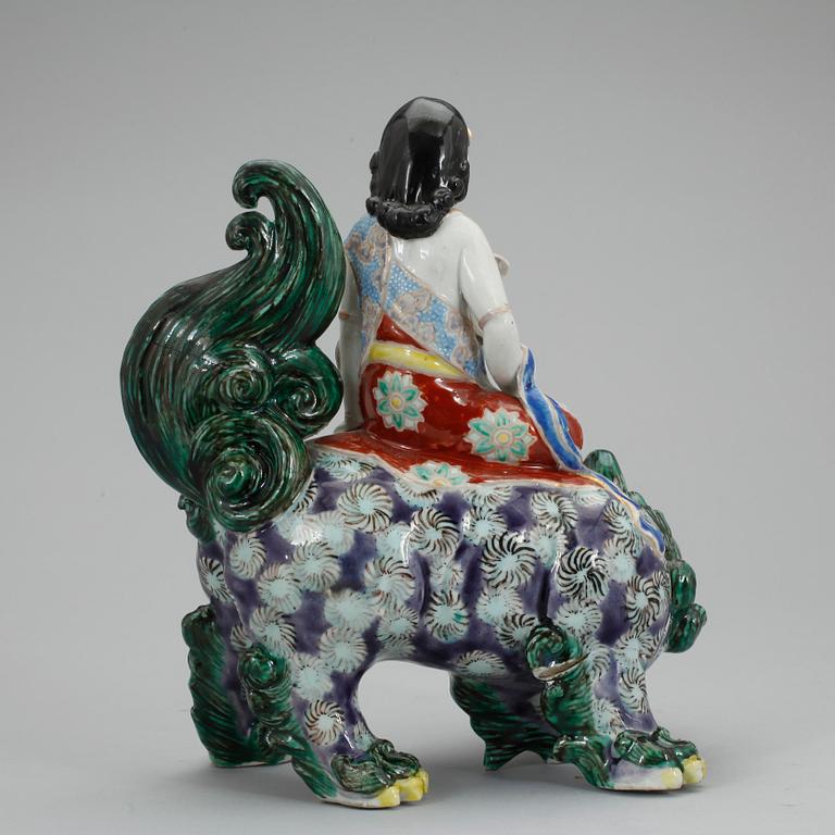 SKULPTUR, porslin, "Kannon", Japan, omkring 1900.
