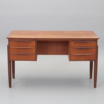 SKRIVBORD samt STOL, Danmark, 1950-tal.