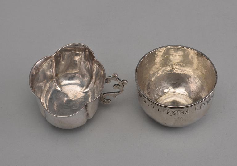 CHARKA / VODKA CUP, Yaroslavl, Russia1768 and TUMBLER, silver, unmarked. Tot. weight. 74 g.