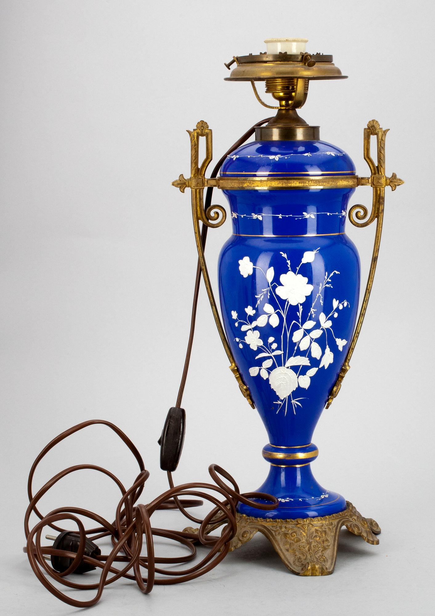 BORDSLAMPA, porslin, mässing, nyrokoko, 1800-talets senare hälft.