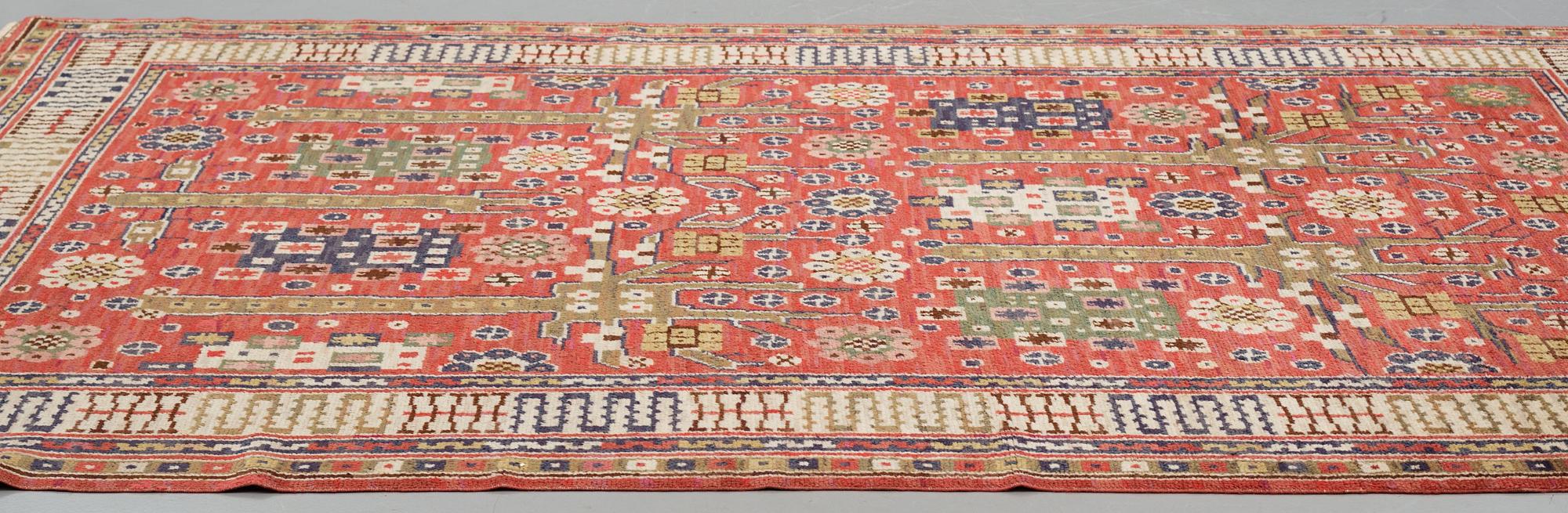 Märta Måås-Fjetterström, Matta, "Röda trädgårdsmattan", flossa, ca 335,5-337,5 x 224,5-230,5 cm, signerad AB MMF.