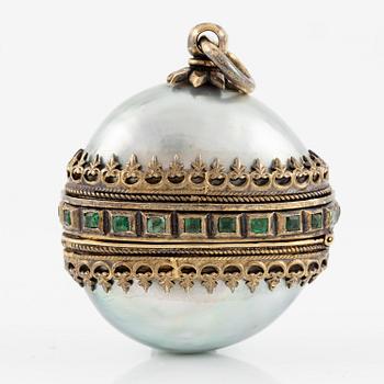 An Austrian-Hungarian pendant, parcel-gilt 750/1000 silver, emeralds and mother of pearl, Pest 1867-1922.