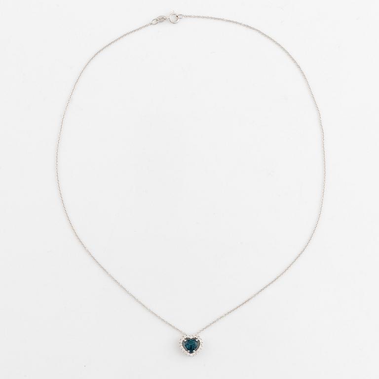 Collier hjärta med blå topas och briljantslipade diamanter.
