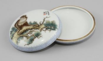 STÄMPELASK, porslin, möjligen republik, 1900-tal.