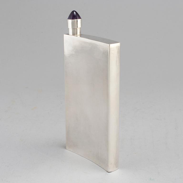 A sterling silver pocket flask by Per-G Forslund Juvelateljen Malmö 1976.