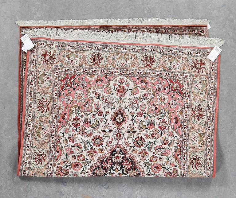 MATTA, sannolikt Kashmir, silke, ca 167x109 cm.