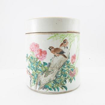 Jar with lid, China 19th century porcelain.